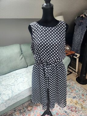 A-List Classic Black and White Polka Dot Sleeveless Dress Medium Great Condition